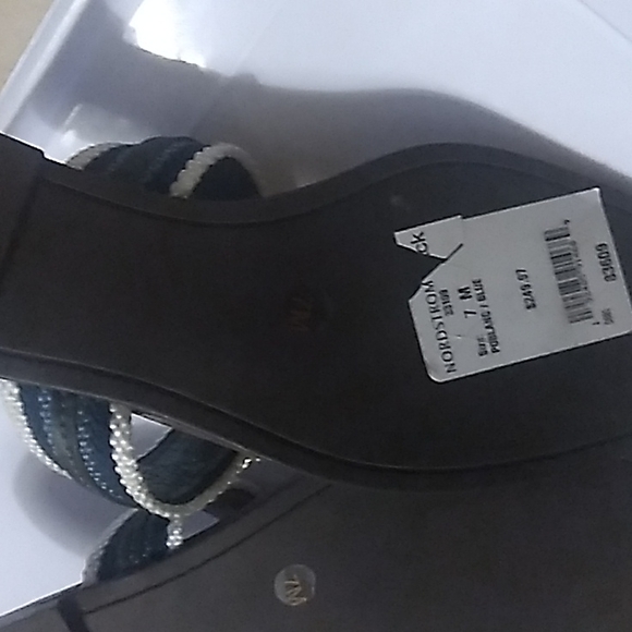 Sandals - Picture 3 of 4